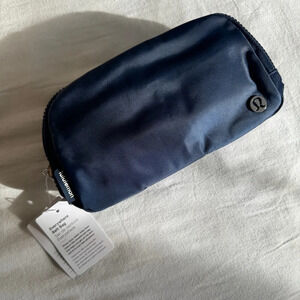 🆕 Lululemon Everywhere Belt Bag True Navy